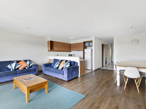 APARTMENT 29 PACIFIC APARTMENTS - Grand Escape With Ocean Views - Sunshine Coast Guide 3