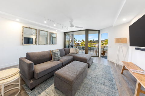 Apartment 5 Pisces - Sunshine Coast Guide 2