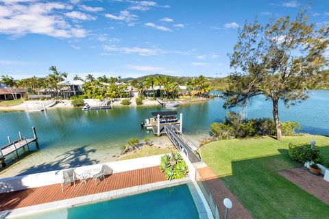 Apartment 5 Pisces - Sunshine Coast Guide 1