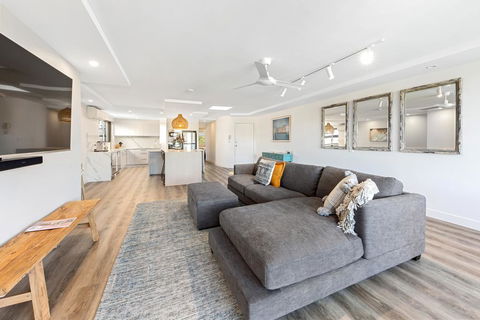 Apartment 5 Pisces - Sunshine Coast Guide 3