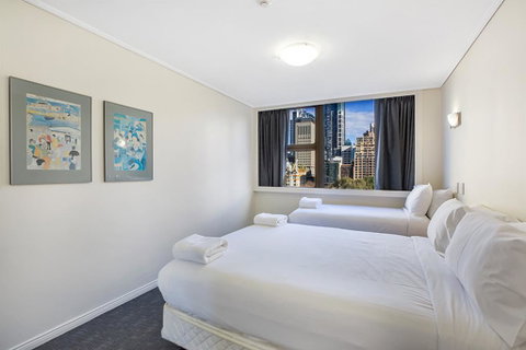 Apartment At College St - Sunshine Coast Guide 2