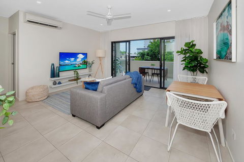 Apartment Close To The City Life On Lake 3 - Sunshine Coast Guide 2