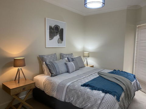 Apartment On Lake Terrace - Sunshine Coast Guide 0
