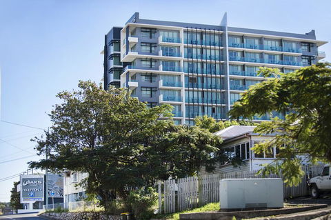 Apartments @ 79 Goondoon - Sunshine Coast Guide 1