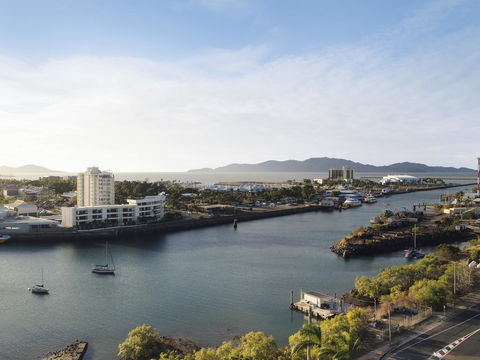 Apartments @ 81 Palmer - Sunshine Coast Guide 3