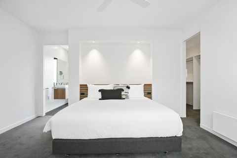 Apollo Bay Beach House - Sunshine Coast Guide 3