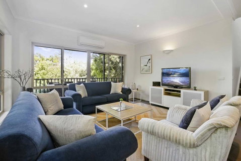 APOLLO BAY HOLIDAY HOUSE - Walk To Beach + Wifi - Sunshine Coast Guide 0