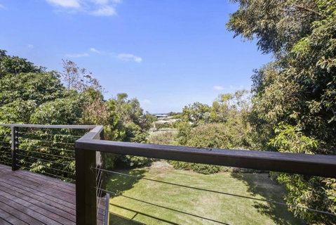 APOLLO BAY HOLIDAY HOUSE - Walk To Beach + Wifi - Sunshine Coast Guide 1