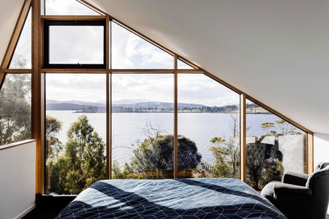 Apollo Bay House - Sunshine Coast Guide 2