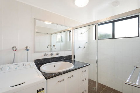 Apollo Unit 25 - Sunshine Coast Guide 1