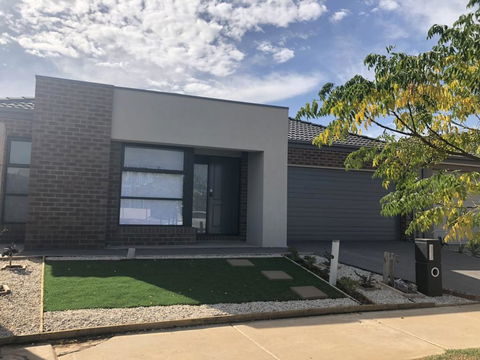 Apple House Tarneit North - Sunshine Coast Guide 0