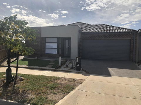 Apple House Tarneit North - Sunshine Coast Guide 1