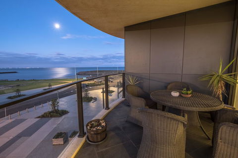 Apt 221 Marinaquays - Sunshine Coast Guide 0