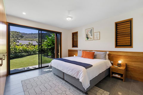 Aqua - At Funnel Bay - Sunshine Coast Guide 2