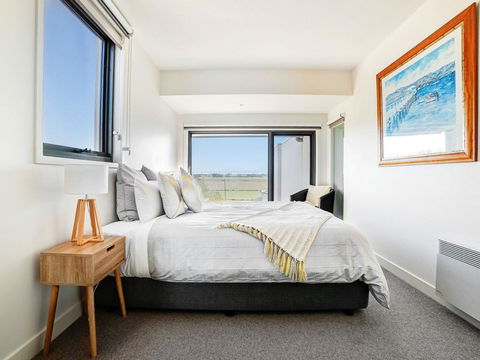 AQUA MIST PENTHOUSE - Sunshine Coast Guide 3