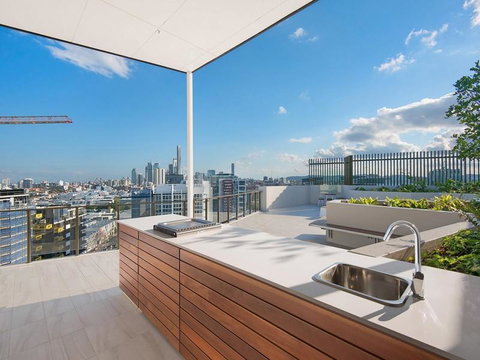 Aqua Newstead Apartment - Sunshine Coast Guide 2
