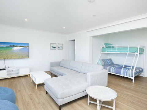 Aqua Palm With Sweeping One Mile Views - Sunshine Coast Guide 2