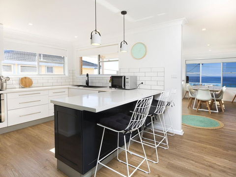 Aqua Palm With Sweeping One Mile Views - Sunshine Coast Guide 0