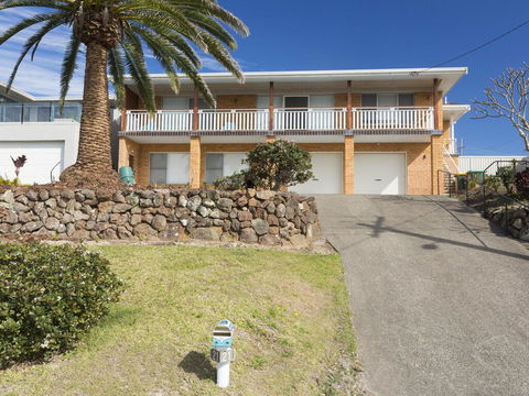 Aqua Palm With Sweeping One Mile Views - Sunshine Coast Guide 1