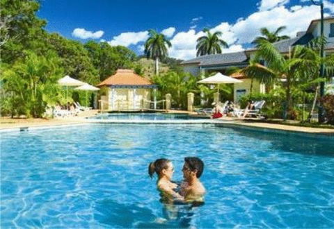 Aqualuna Beach Resort - Sunshine Coast Guide 0