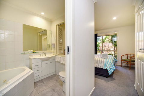 Aqualuna Beach Resort - Unit 25 - Sunshine Coast Guide 1