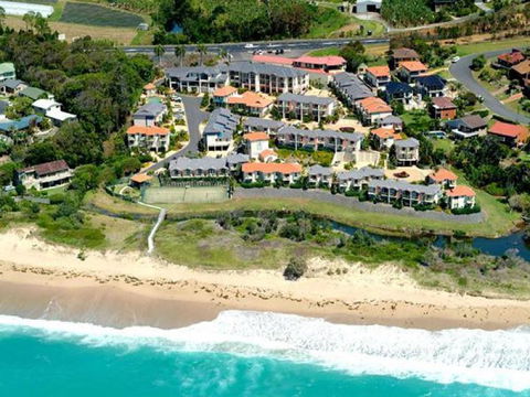 Aqualuna Beach Resort - Unit 25 - Sunshine Coast Guide 0