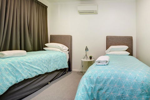 Aqualuna Beach Resort - Unit 25 - Sunshine Coast Guide 2