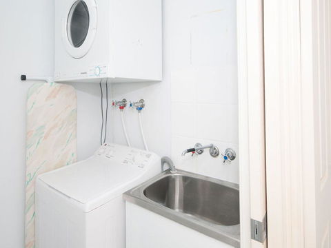 Aquarius Apartment 4 - Sunshine Coast Guide 1
