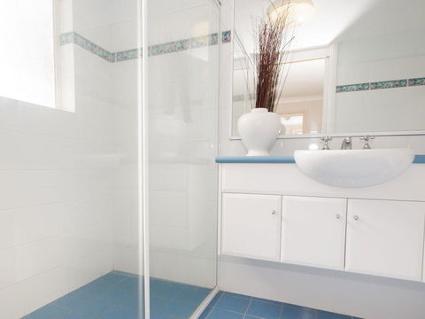 Aquarius Apartment 4 - Sunshine Coast Guide 3