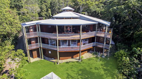 Aquila Retreat Mansion - Sunshine Coast Guide 3