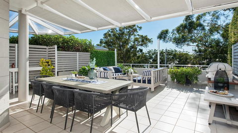 Arabella - Stylish Seaside Sanctuary With Views - Sunshine Coast Guide 0
