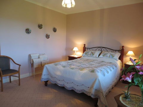 Arabella Country House - Sunshine Coast Guide 0