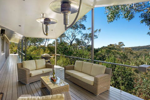 Arana Wentworth Falls - Sunshine Coast Guide 0