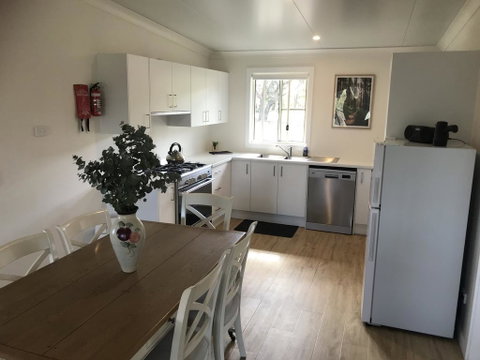 Arcadian Cabin - Southern Highlands River Retreat - Sunshine Coast Guide 2