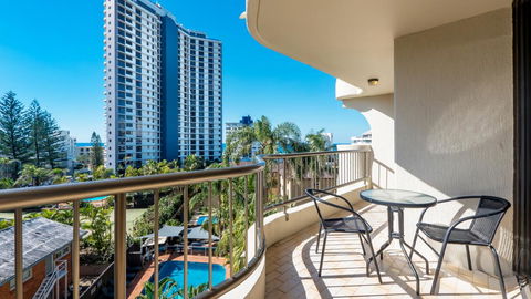 Aristocrat Apartments - Sunshine Coast Guide 1