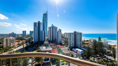 Aristocrat Apartments - Sunshine Coast Guide 0