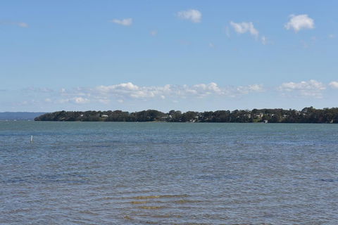 Arlington Beach House - Sunshine Coast Guide 3