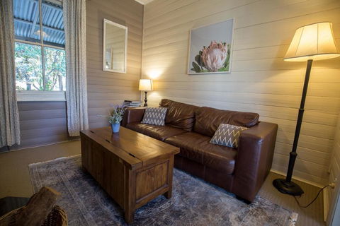 Arohanui - Sunshine Coast Guide 1
