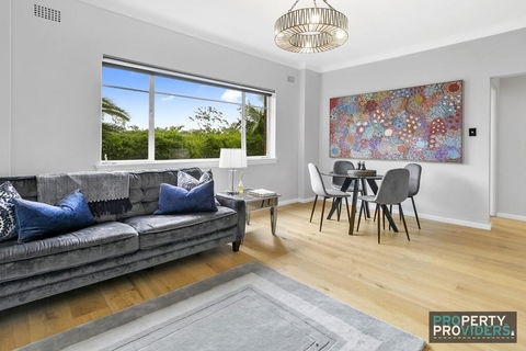 Art Deco Pad - Mosman Furnished Apartment - Sunshine Coast Guide 1