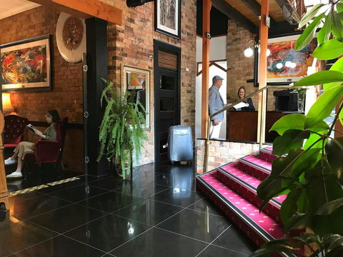 Art Hotel On York - Sunshine Coast Guide 0