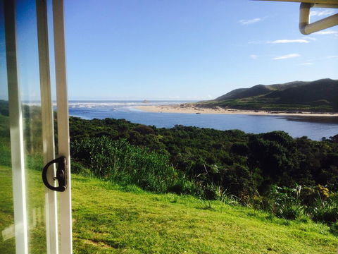 Arthur River Spa Cottage - Sunshine Coast Guide 0