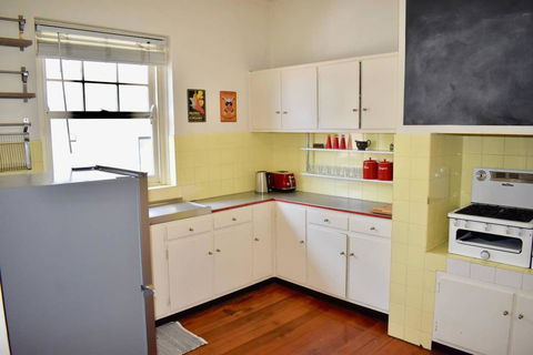 Artistic Apartment In Sunny Elwood Near St Kilda - Sunshine Coast Guide 1