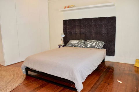 Artistic Apartment In Sunny Elwood Near St Kilda - Sunshine Coast Guide 3