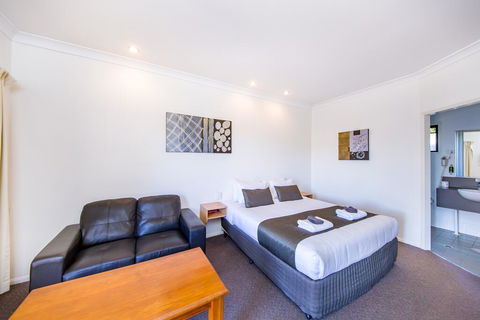 Ascot Lodge Motor Inn - Sunshine Coast Guide 1