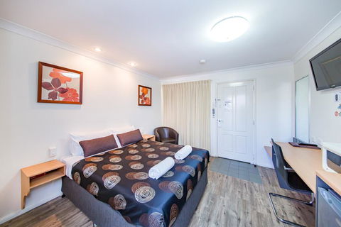Ascot Lodge Motor Inn - Sunshine Coast Guide 3