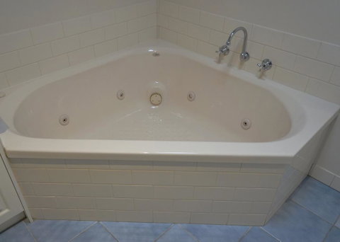 Ashmont Motel And Apartments - Sunshine Coast Guide 3