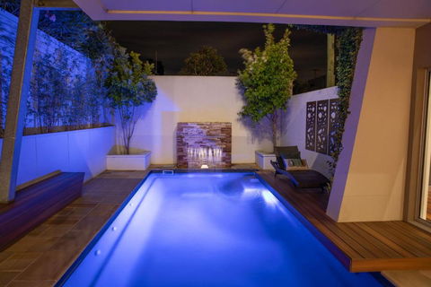Luxurious Terrace Hideaway With A Heated Pool - Sunshine Coast Guide 0