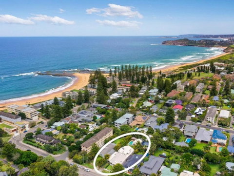 Luxury Beach House - Footsteps To Beach - Sunshine Coast Guide 0