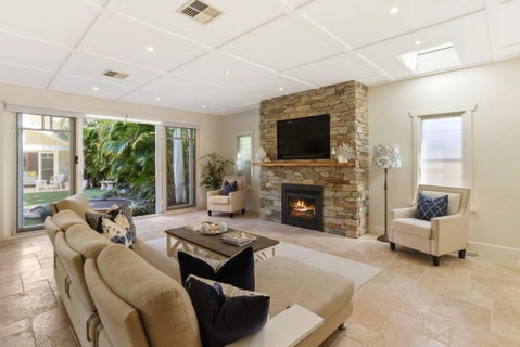 Luxury Beach House - Footsteps To Beach - Sunshine Coast Guide 1