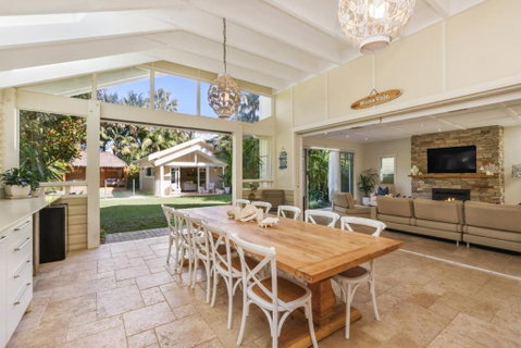 Luxury Beach House - Footsteps To Beach - Sunshine Coast Guide 2